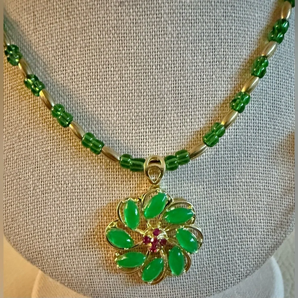 2 piece Green & Silver w/loop for eyeglasses & gold green spin flower Necklaces - Picture 6 of 8